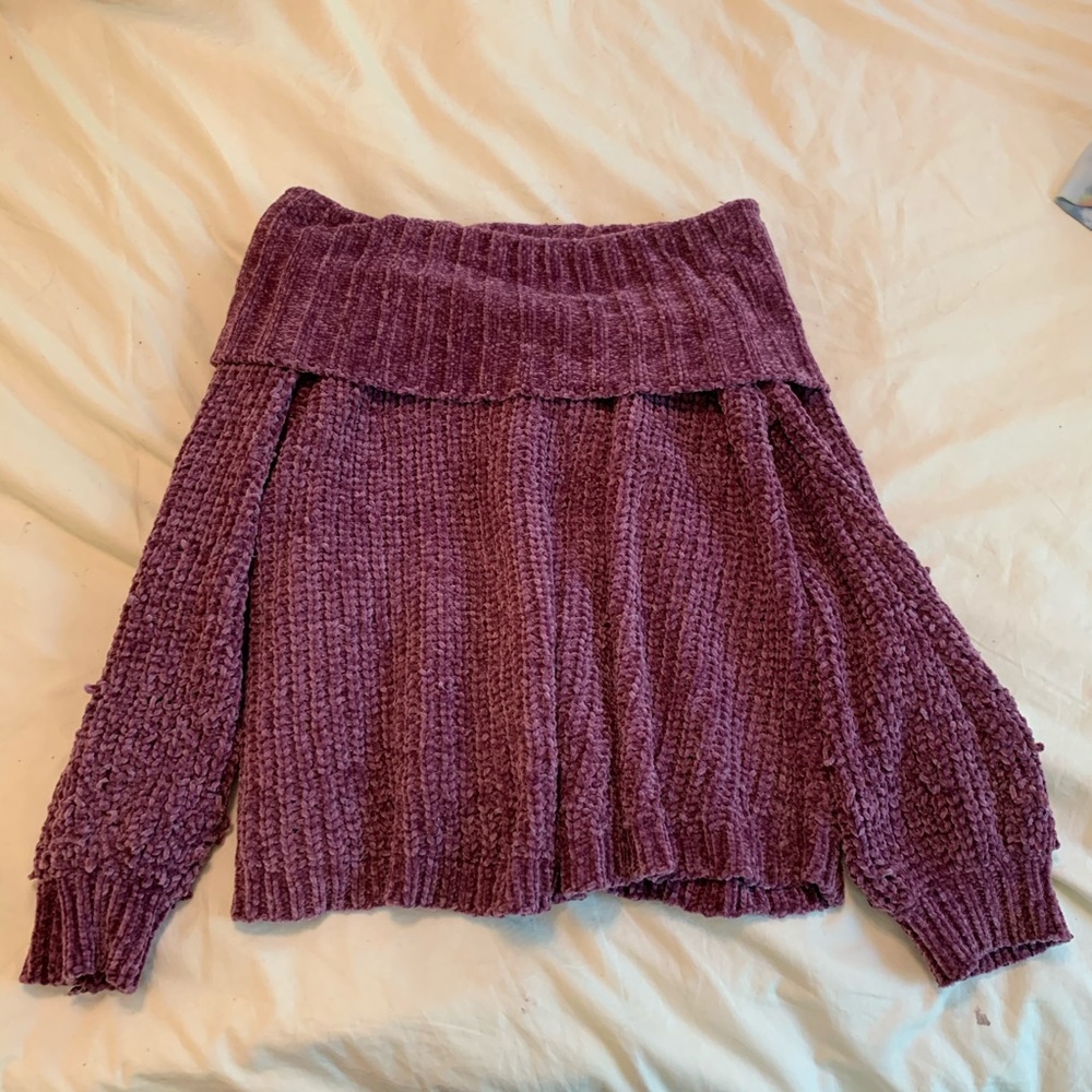 Off the shoulder long sleeve top